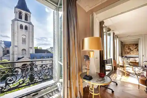 Immaculate Apartment in a Magnificent Building