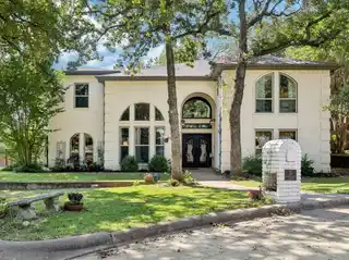 Upgraded Residence with Murphy Bed and Storage