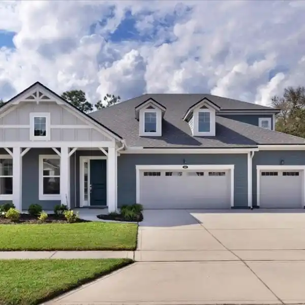 EXQUISITE RESIDENCE IN RIVERTOWN