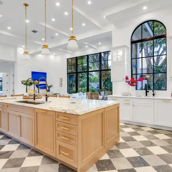 STATELY RESIDENCE IN LES JARDINS