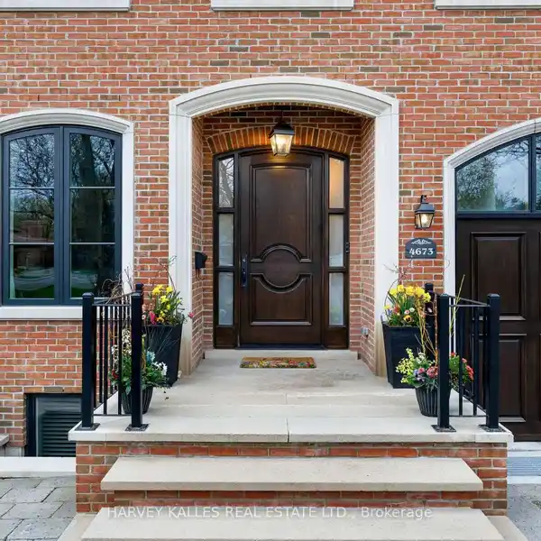 TASTEFULLY DESIGNED BRIGHT AND AIRY HOME