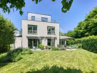 Modern Architect-Designed House in a Prime Location