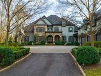 BEAUTIFUL TRADITIONAL FAMILY ESTATE IN A QUAINT ATLANTA SUBURB