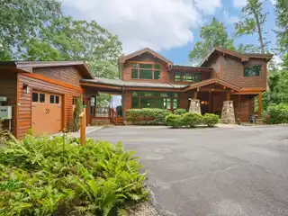 Luxurious Post-And-Beam Custom Residence in Prestigious Avalon