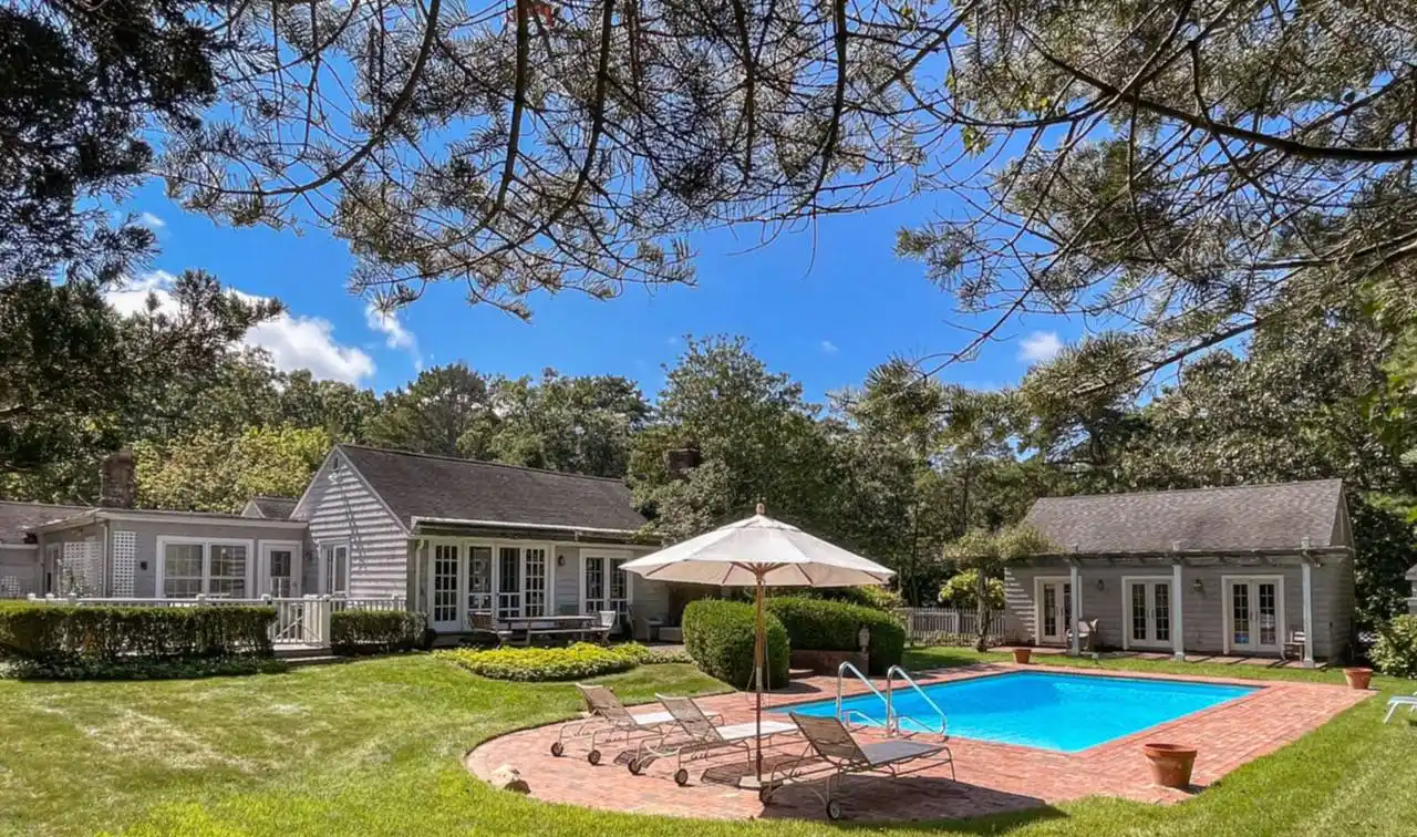 Tranquil Three Bedroom Rental with Separate Pool House
