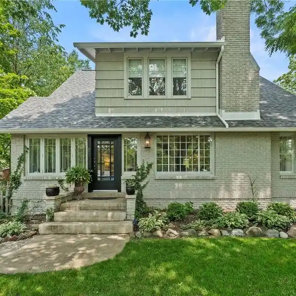 BEAUTIFULLY UPDATED CRAFTSMAN BUNGALOW