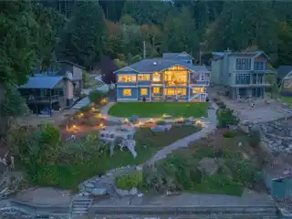 Custom Mountain-View Estate with Indoor-Outdoor Luxury