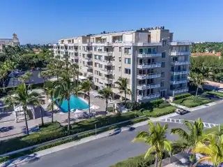 Bright and Spacious Apartment in a Full-Service Building