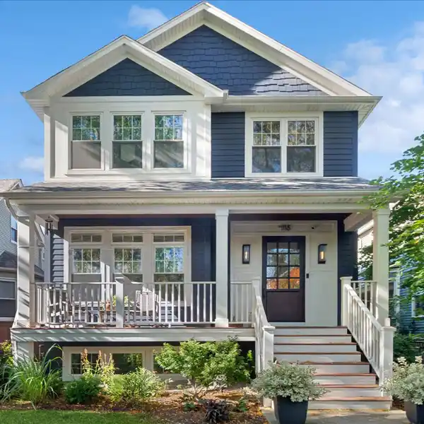 IMPECCABLE RESIDENCE WITH EXCEPTIONAL CRAFTSMANSHIP AND STYLE