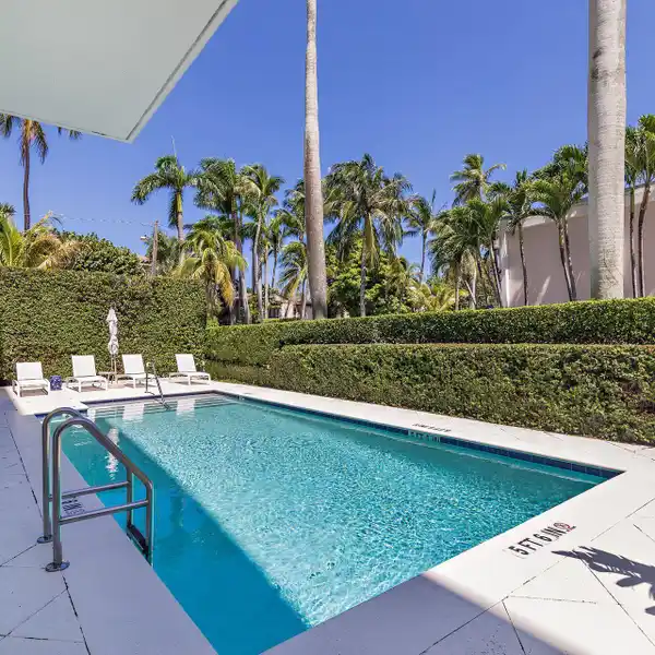 NEWLY RENOVATED ISLAND HOUSE CONDO