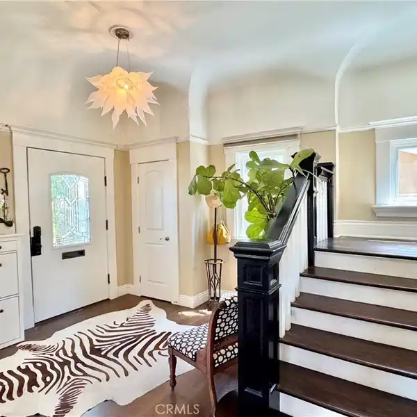 CLASSIC 1904 AMERICAN FOURSQUARE HOME