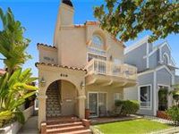 STUNNING DUPLEX WITH IMMENSE CHARACTER IN LONG BEACH