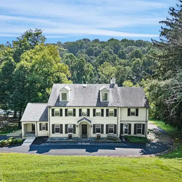 CLASSIC METICULOUSLY RESTORED GEORGIAN COLONIAL