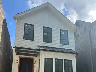 West Town Luxury with Rooftop Oasis