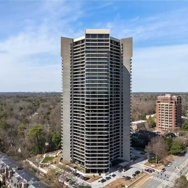 EXQUISITE HIGH-FLOOR RESIDENCE AT THE ICONIC PARK PLACE ON PEACHTREE