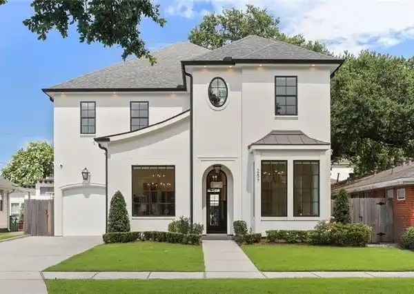 GOURMET LIVING IN THE HEART OF CRESTMONT