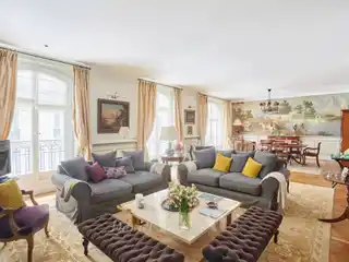 Beautifully Renovated First-Floor Apartment