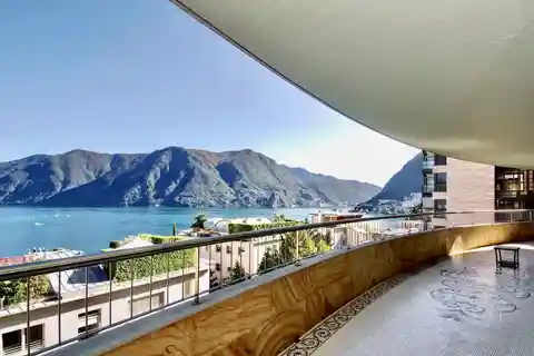 Luxury Apartment with 180-Degree Lake View
