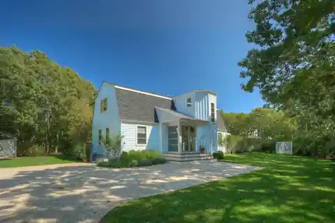 Chicly Renovated Modern Barn Near Beach