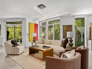 Mid-Century Modern Haven with Seamless Indoor-Outdoor Flow