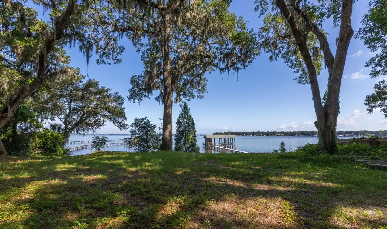 Riverfront in the Heart of Mandarin