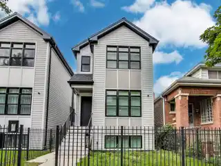 Stylish 2024 Build with Rooftop Space