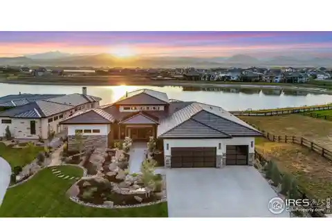 Show-Stopping Custom Residence with Panoramic Mountain Views