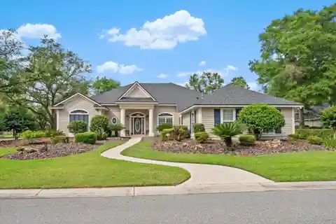 Stunning Lanai Home Complete with Saltwater Pool