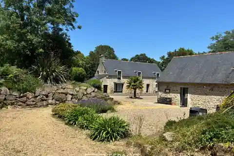 Unique Retreat Blending Nature and Comfort