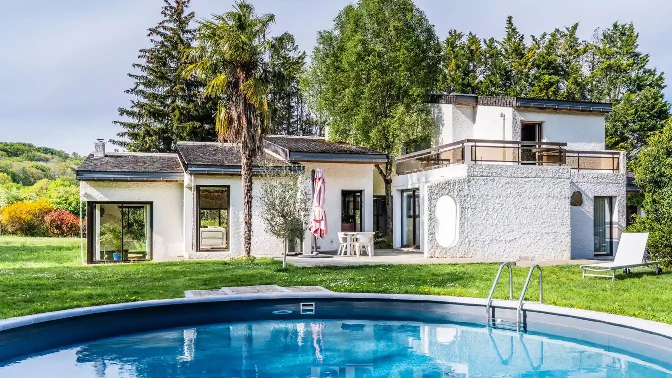 Beautiful Contemporary Pool Home