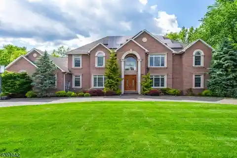 Luxurious Living on 5.6 Acres