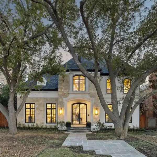 BEAUTIFULLY UPDATED HOME IN THE PRESTIGIOUS FAIRWAY OF UNIVERSITY PARK