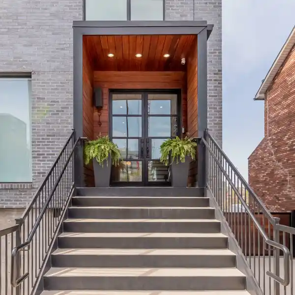 STYLISH UPTOWN LIVING