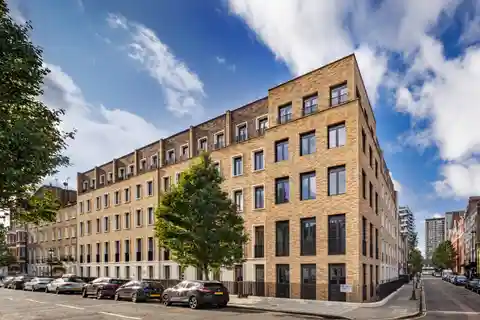 Contemporary Marylebone Home with Concierge and Parking