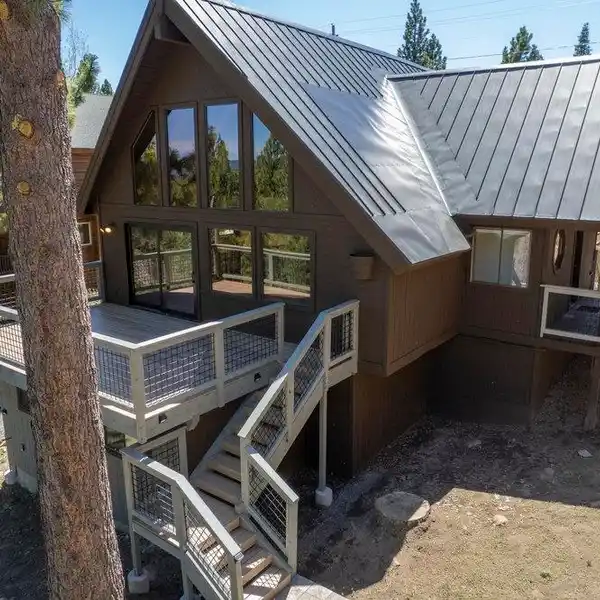 VIEWS FROM THE DECK AND LOFT AND GREAT LOCATION