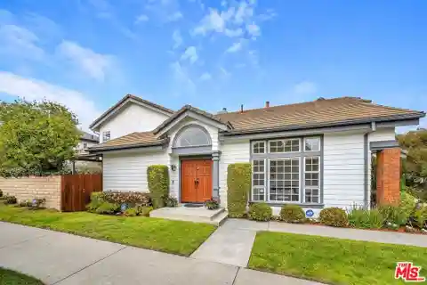 Well-Maintained Cape Cod Home in Pacific Heights