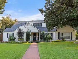 Charming Home with Versatile Living Spaces