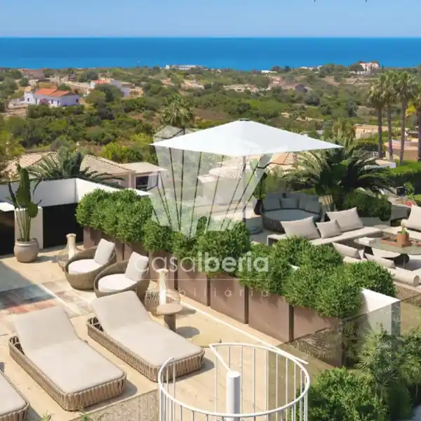 CONTEMPORARY FUNCTIONALITY AT QUINTA HEIGHTS