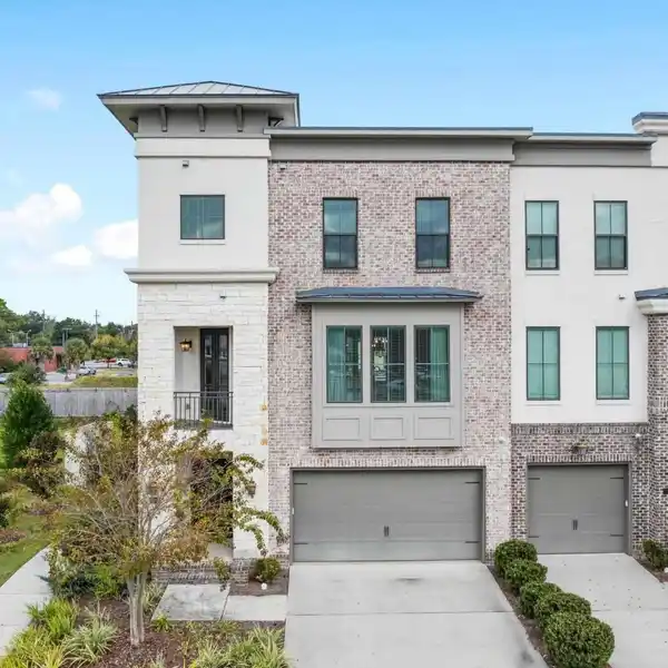 MODERN DESIGN WITH AN UNBEATABLE LOCATION