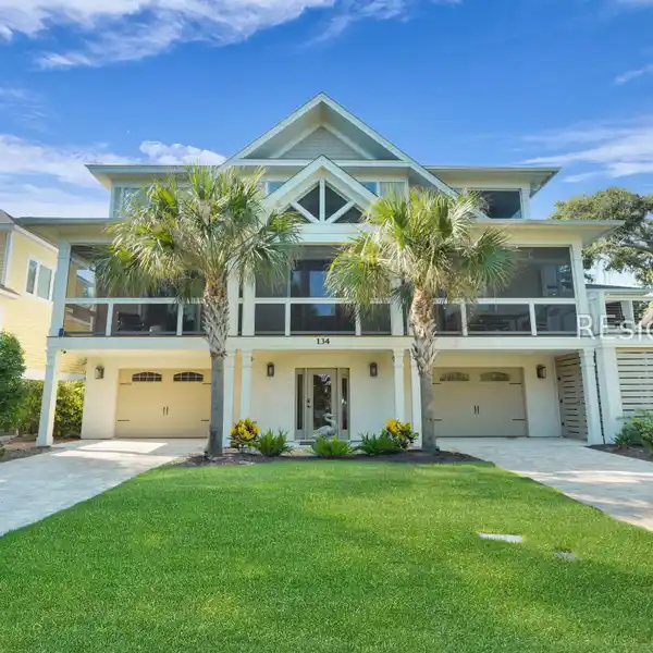 EXPANSIVE LUXURY BEACH HOME RETREAT