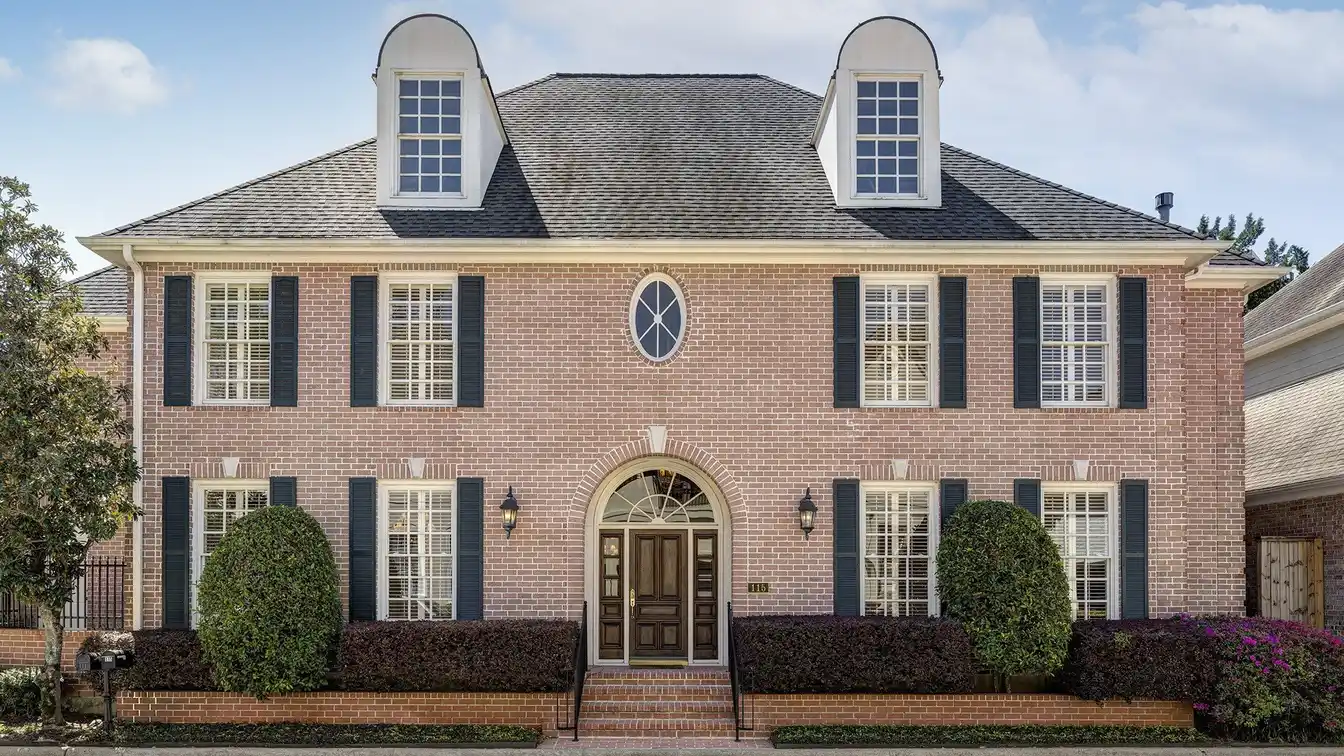 Custom-built Traditional in Desirable and Gated Park Laureate