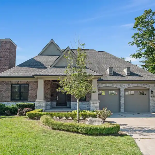 STUNNING CUSTOM-BUILT ARCHITECTURAL MASTERPIECE