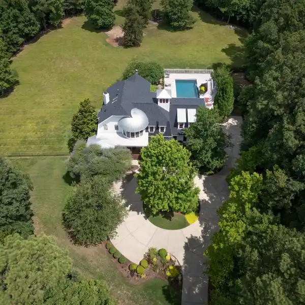 ARTIST'S DREAM HOME FULL OF CHARACTER AND CREATIVE FLAIR