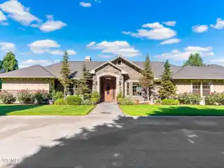 Spacious Terrace Heights Estate with Endless Possibilities