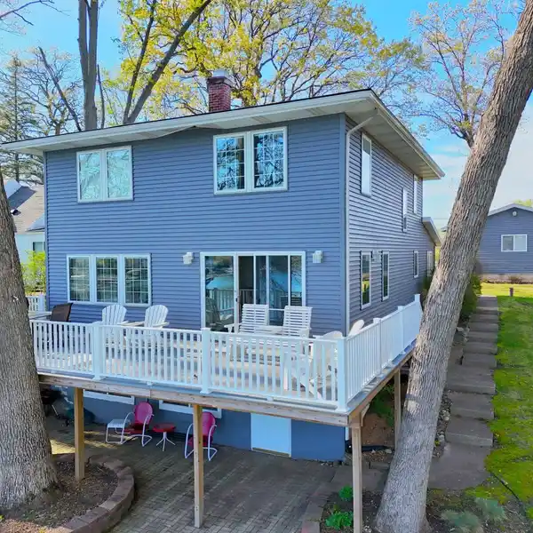 SPECTACULAR COMPLETELY RENOVATED MAGICIAN LAKE HOME