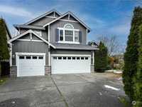VIBRANT HOME DESIGNED FOR COMFORT AND STYLE
