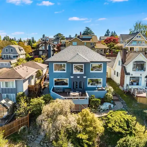 STUNNING HOME WITH AMAZING BAY VIEWS