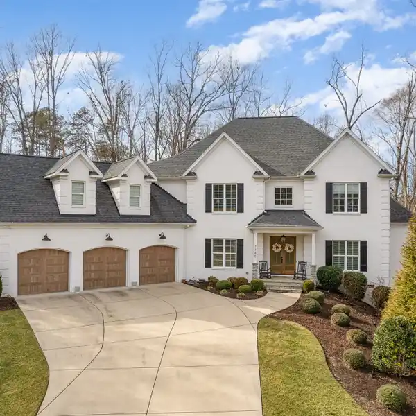 LUXURY AND TRANQUILITY IN THE STONEBRIDGE COMMUNITY