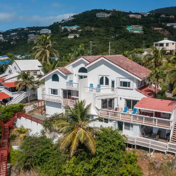 IMPRESSIVE BEACHFRONT PROPERTY
