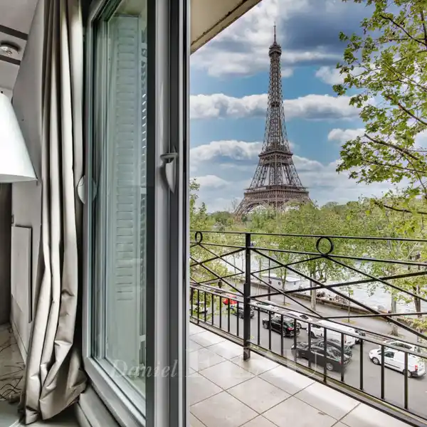 EXCEPTIONAL APARTMENT ON AVENUE DE NEW YORK